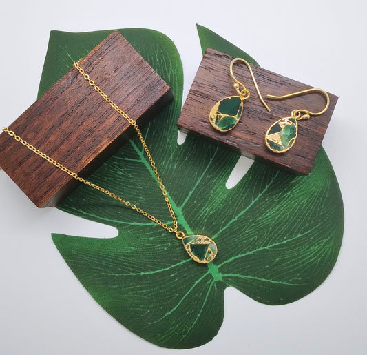 Dark Green Crackle and Gold Necklace and Earring set