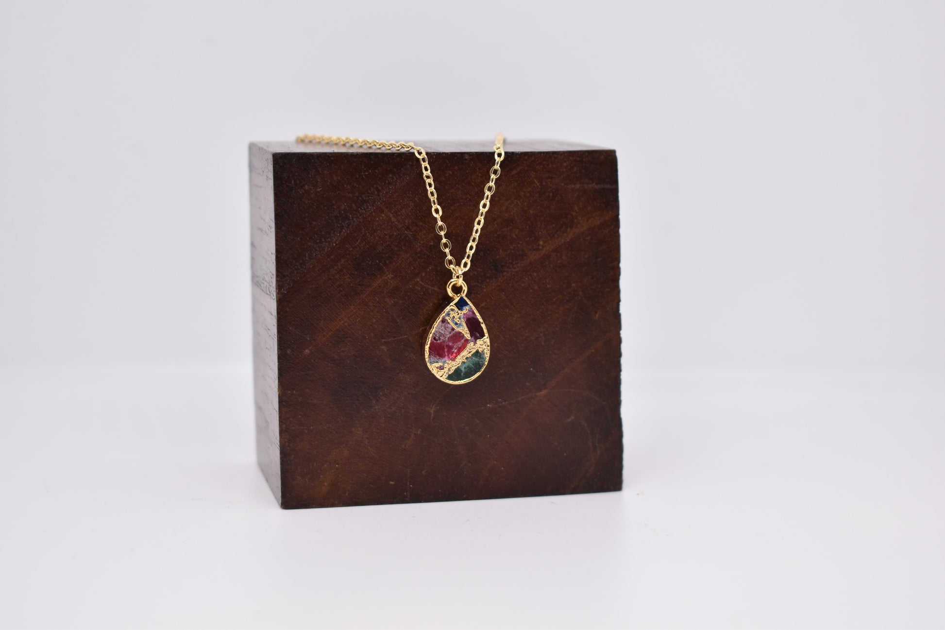 Crackle and Gold Necklace - Violet Elizabeth